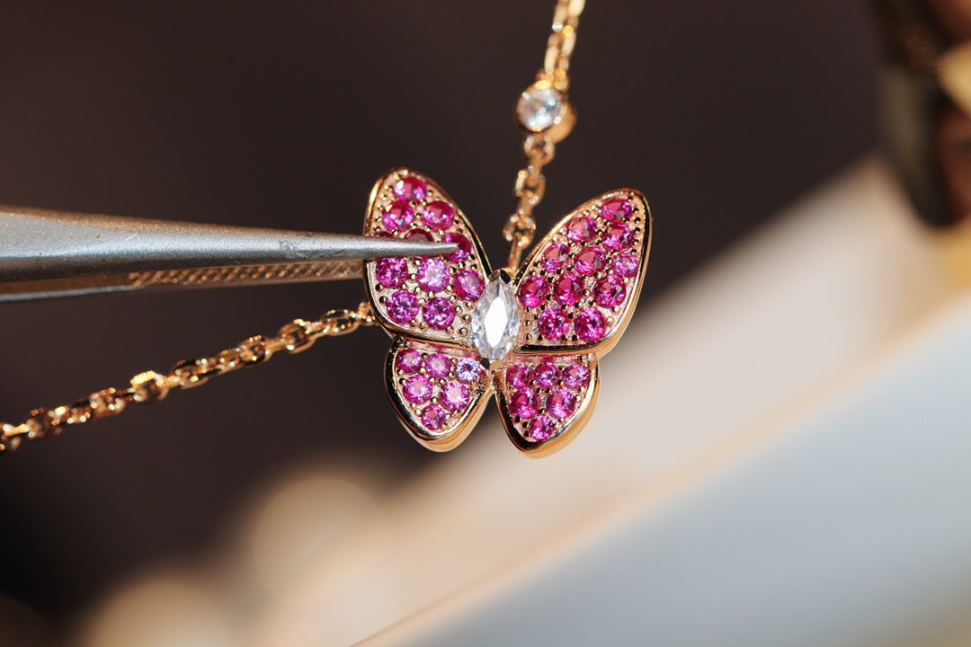 [Glimmer]BUTTERFLY RED DIAMOND Glimmer ゴールドネックレス