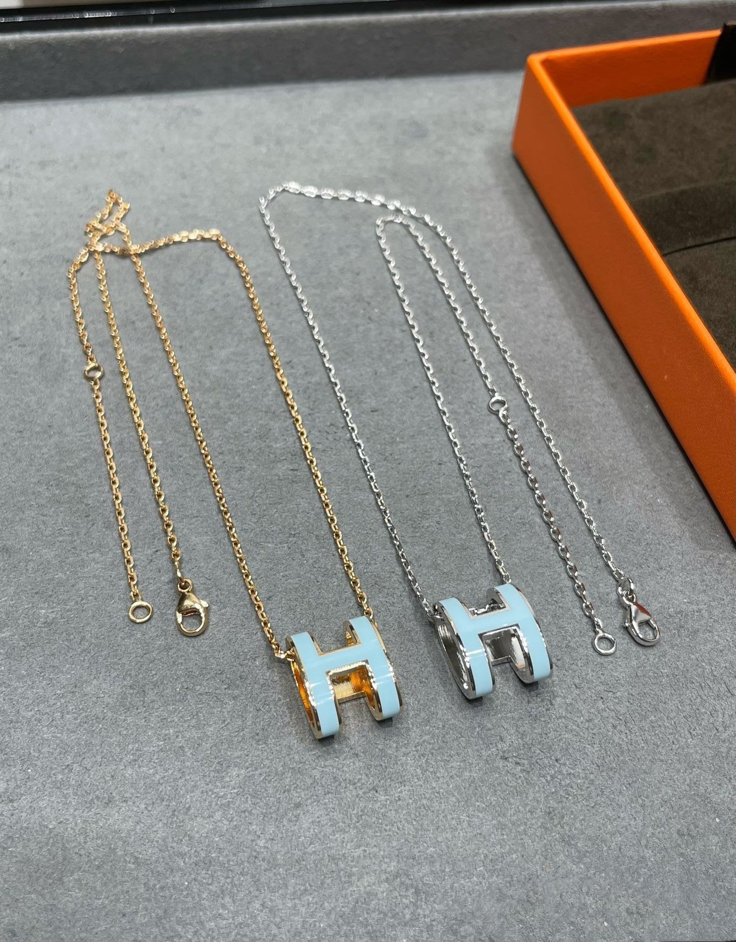[Glimmer]ポップH スカイブルーネックレス