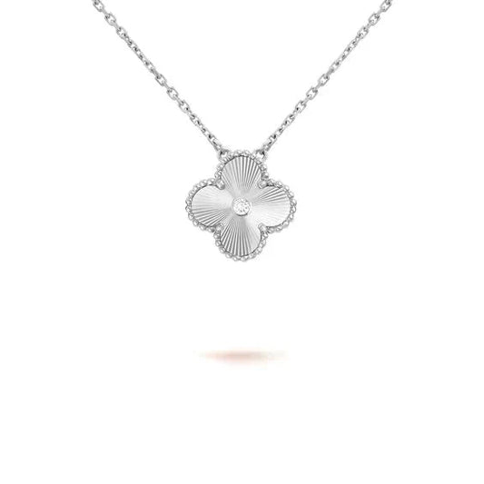 [Glimmer]CLOVER 15MM ダイヤモンドレーザーネックレス シルバー