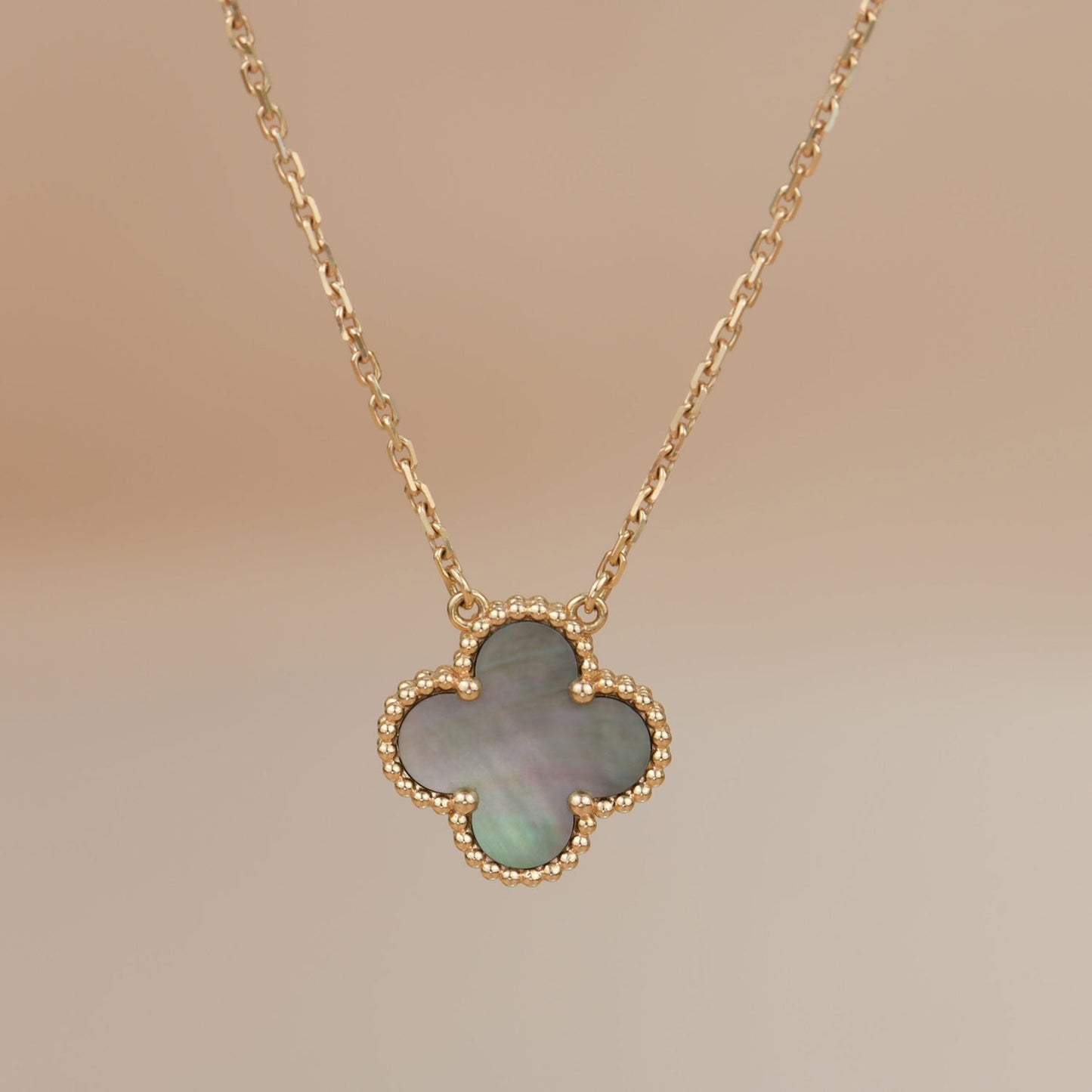 [Glimmer] CLOVER 15MM グレー マザーオブパール ネックレス