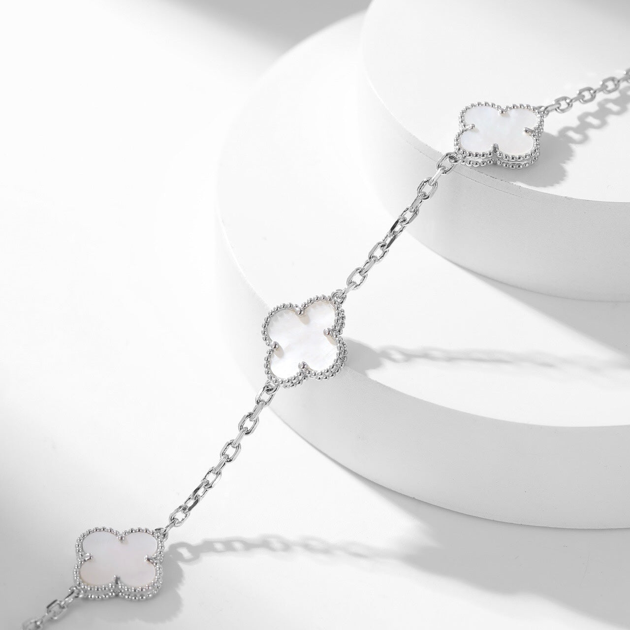 [Glimmer]CLOVER 10 MOTIFS WHITE MOTHER OF PEARL NECKLACE