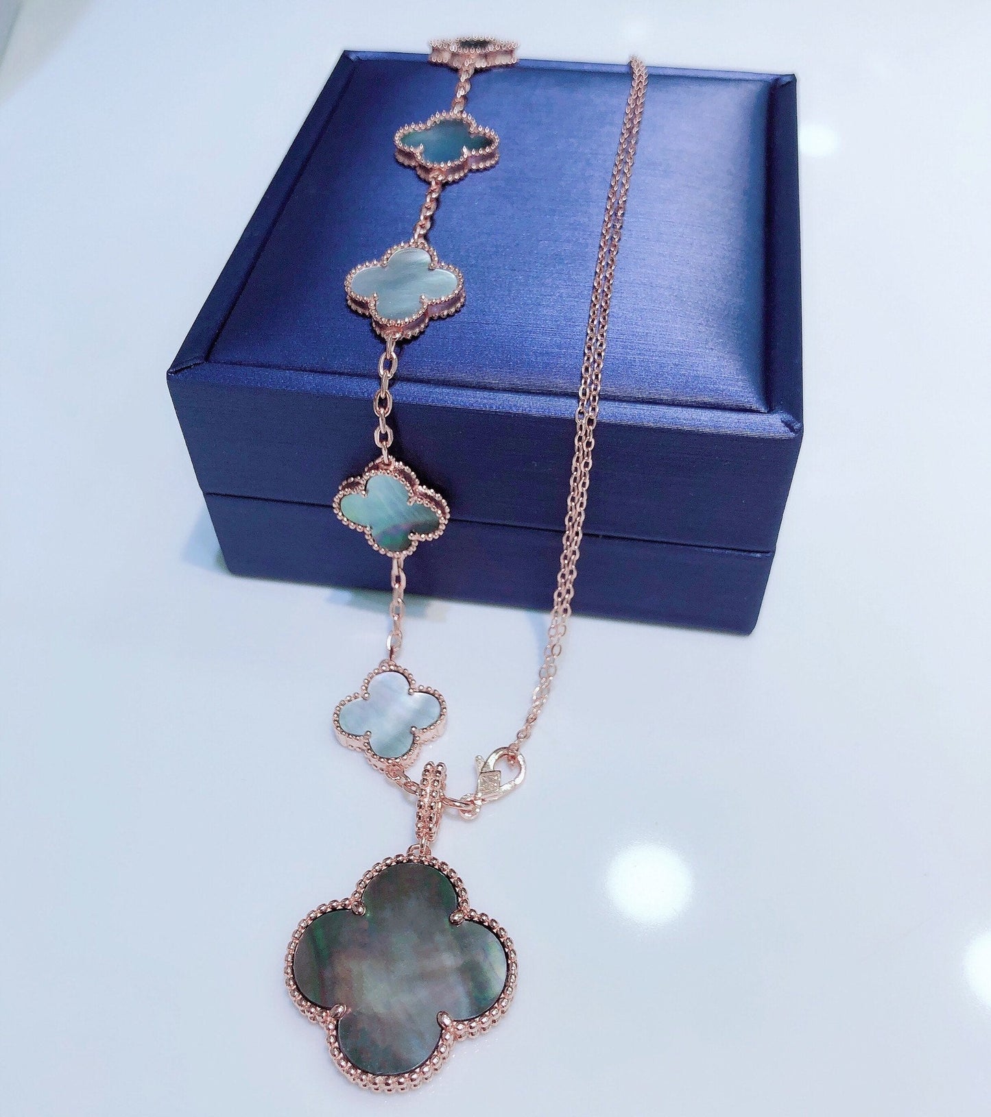 [Glimmer]COMBINED BRACELET 5 MOTIFS AND NECKLACE DARK MOP Glimmer GOLD