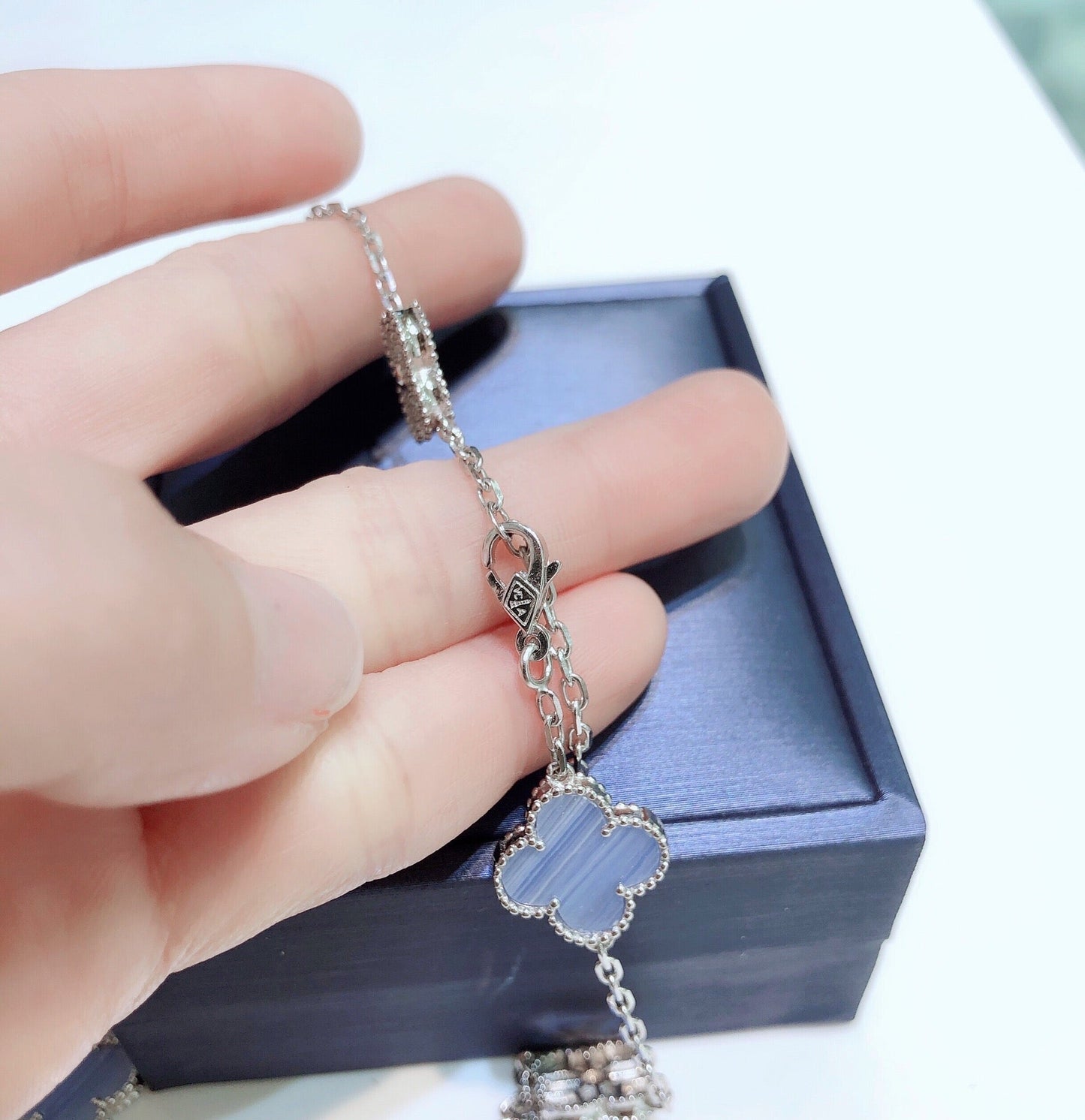 [Glimmer]CLOVER 10 MOTIFS CHALCEDONY DIAMONDS SILVER NECKLACE